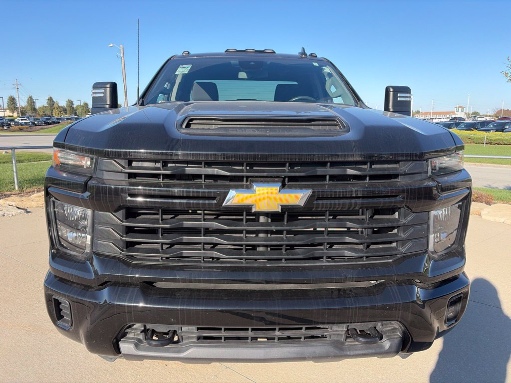 Used 2026 Chevrolet Silverado 2500 Custom w/ Custom Convenience Package AWD/4WD image 3