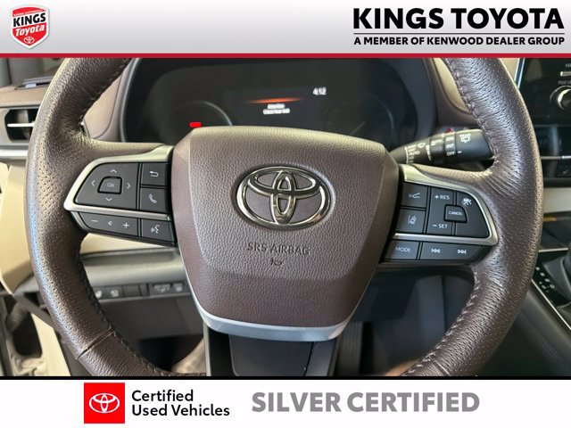 Used 2022 Toyota Sienna Platinum FWD image 28