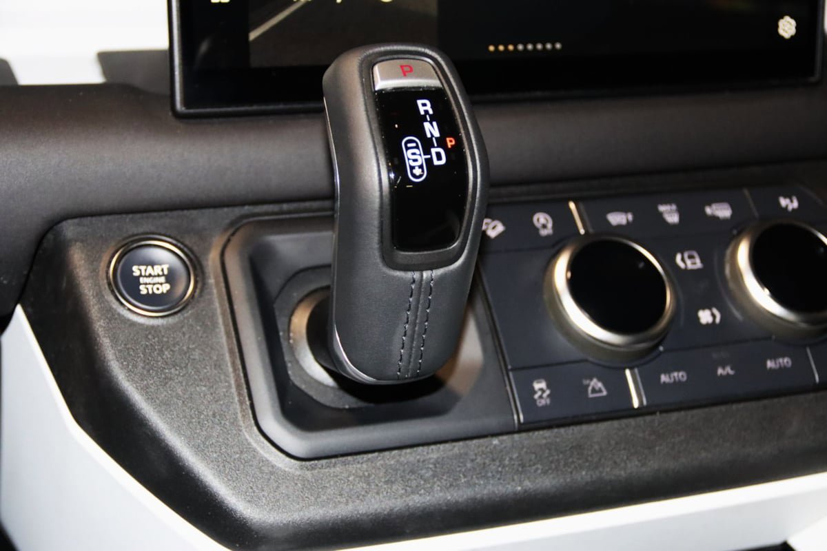 Used 2025 Land Rover Defender 110 S image 23