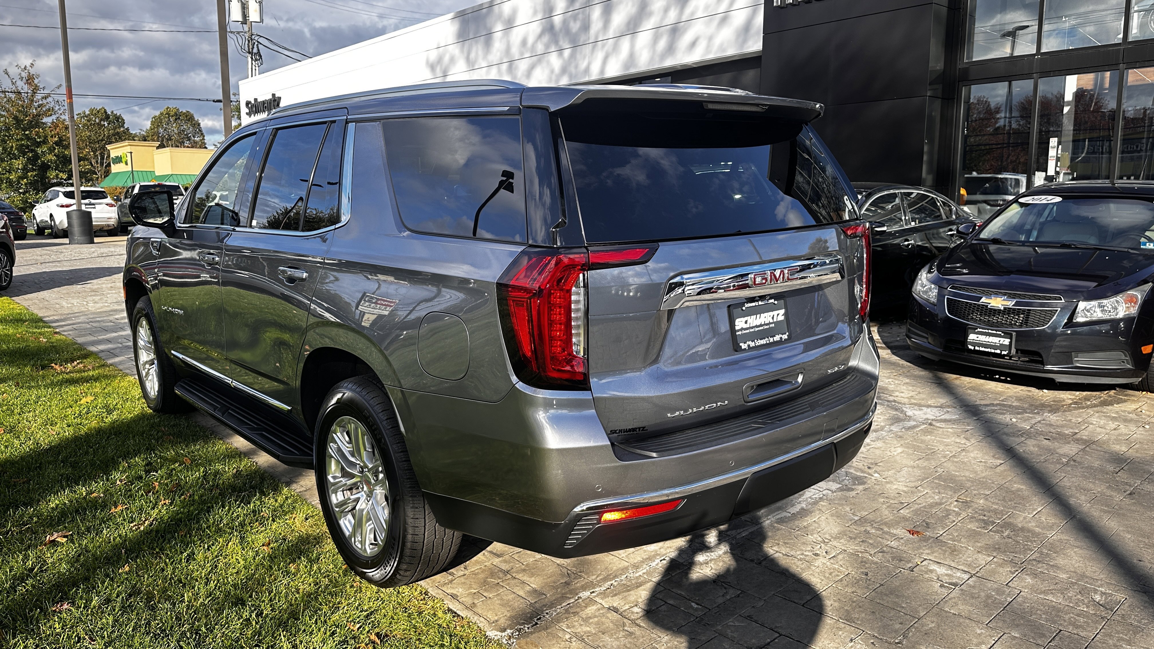 Used 2022 GMC Yukon SLT image 4