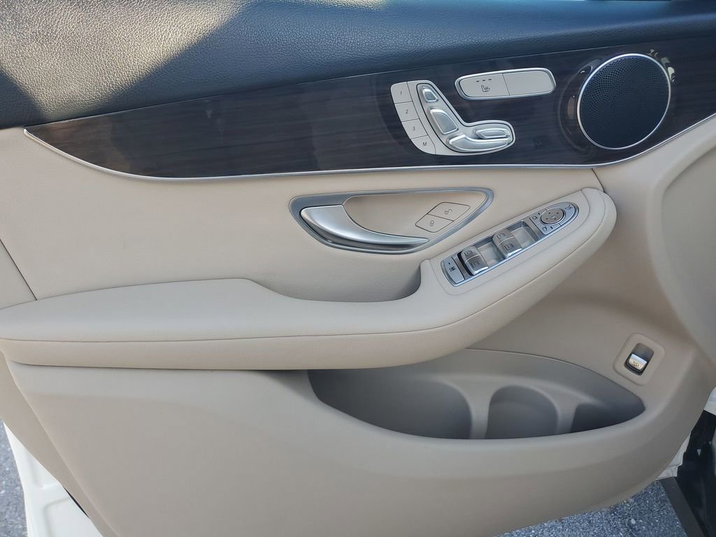 Used 2021 Mercedes-Benz GLC 300 image 42