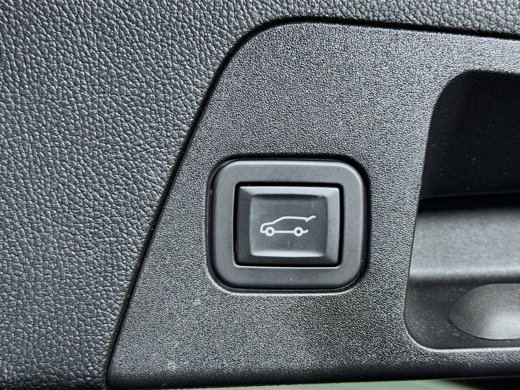 Used 2019 Buick Envision Essence image 32