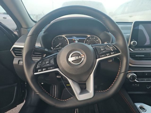 Used 2025 Nissan Altima 2.5 SR AWD/4WD image 17