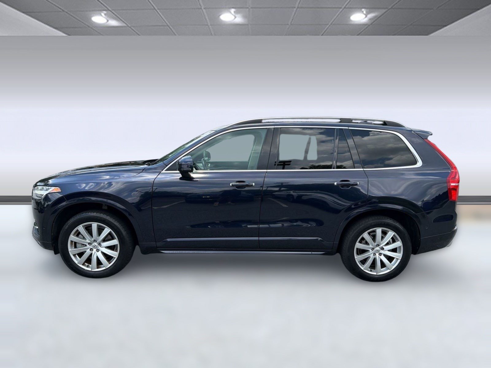 Used 2017 Volvo XC90 T6 Momentum w/ Vision Package AWD/4WD image 2