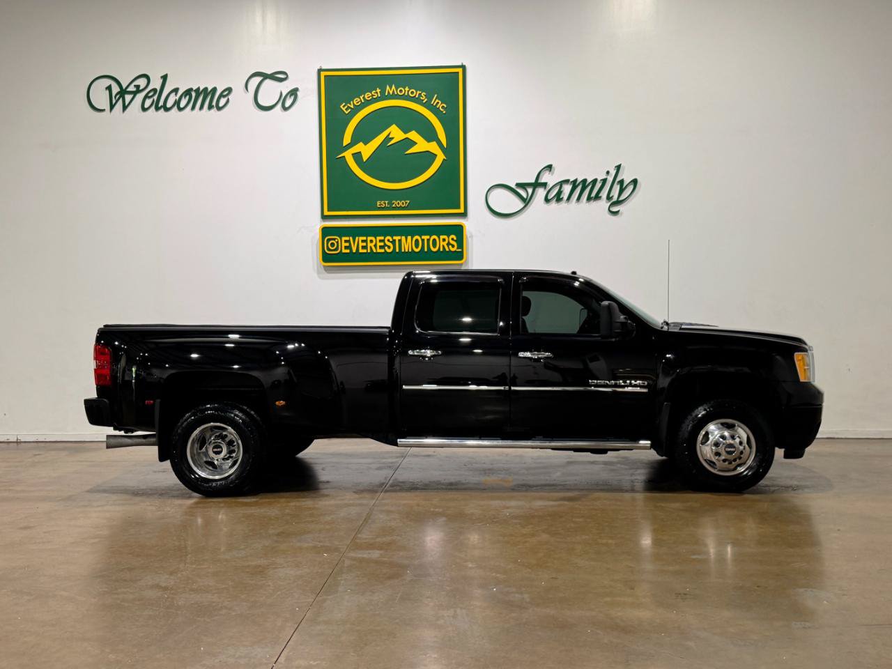 Used 2011 GMC Sierra 3500 Denali AWD/4WD image 8