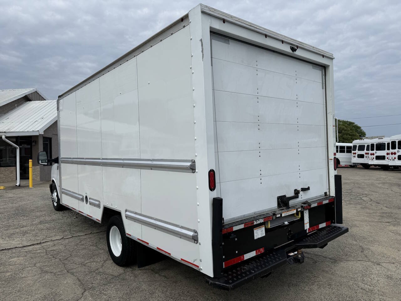Used 2021 GMC Savana 3500 Extended w/ Power Convenience Package RWD image 4