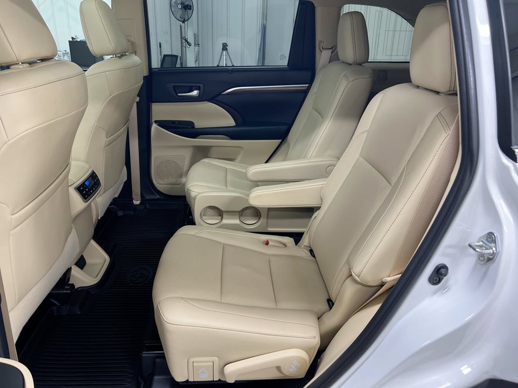 Used 2019 Toyota Highlander Limited Platinum AWD/4WD image 24