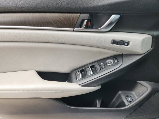 Used 2018 Honda Accord Touring image 25