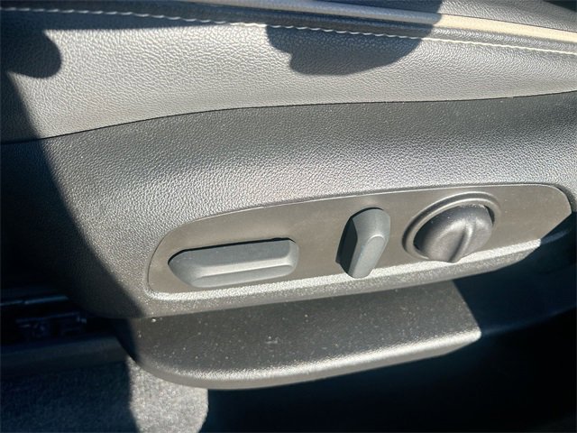 Used 2023 Chevrolet Traverse Premier image 16