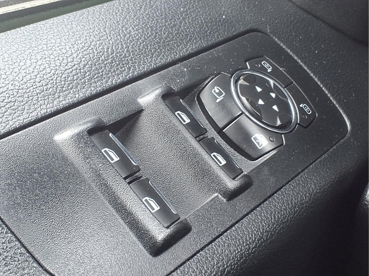 Used 2015 Ford F150 Lariat w/ Equipment Group 502A Luxury AWD/4WD image 28