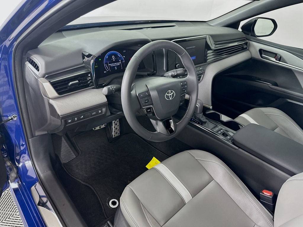 Used 2025 Toyota Camry SE w/ Convenience Package image 9