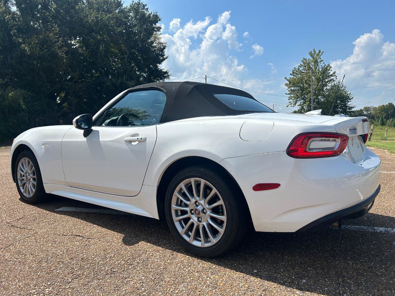 Used 2020 FIAT 124 Spider Classica w/ Technology Group RWD image 6