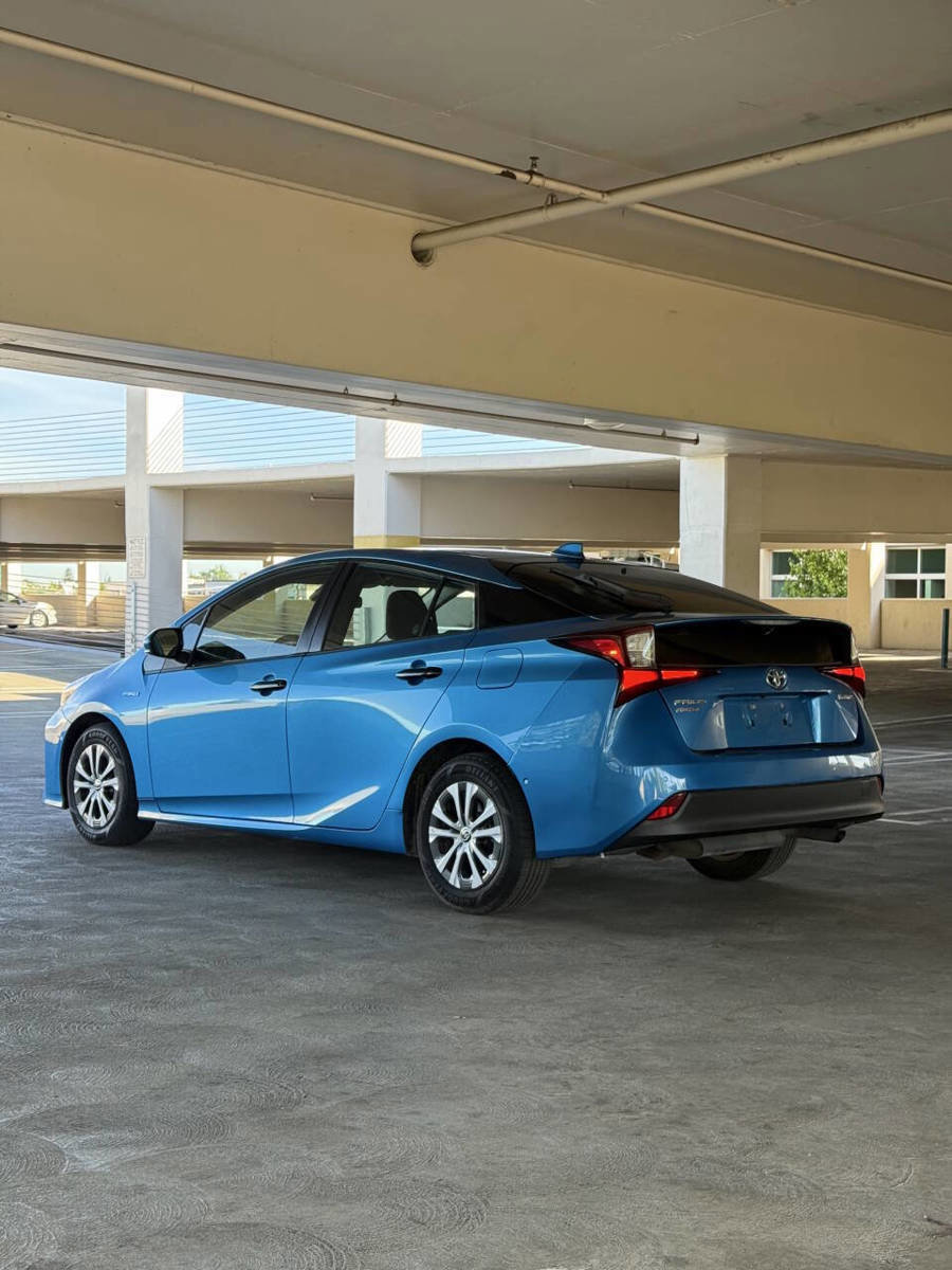 Used 2021 Toyota Prius LE AWD/4WD image 12