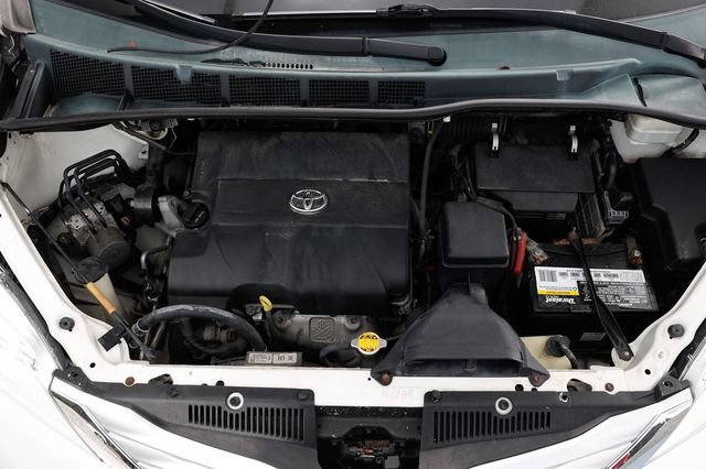 Used 2014 Toyota Sienna Limited w/ Limited Premium Package AWD/4WD image 24