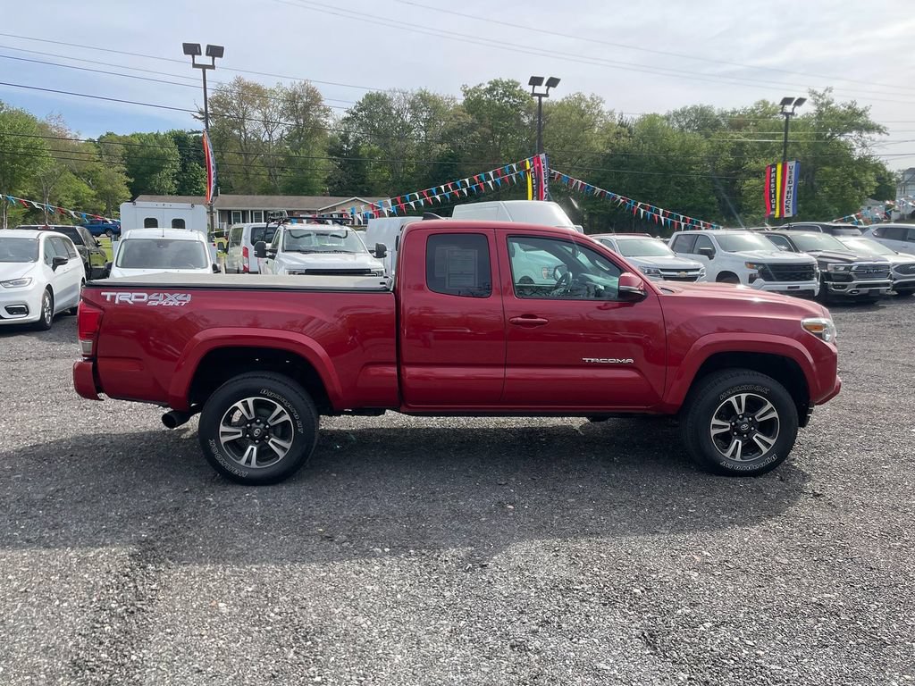 Used 2016 Toyota Tacoma TRD Sport AWD/4WD image 4