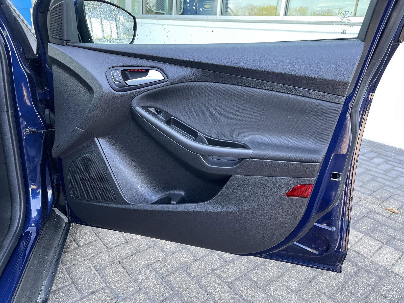 Used 2017 Ford Focus SEL image 27