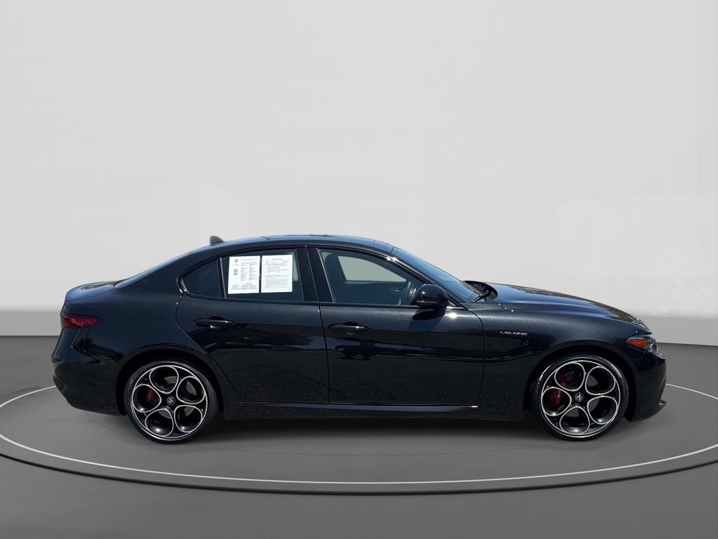 Used 2023 Alfa Romeo Giulia Veloce RWD image 3