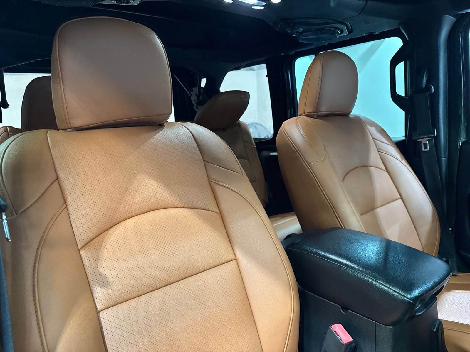 Used 2021 Jeep Wrangler Unlimited Rubicon AWD/4WD image 38