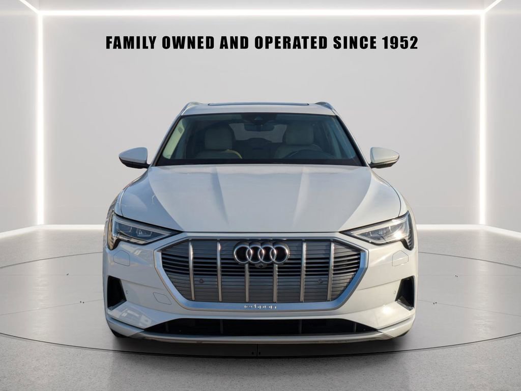 Used 2022 Audi e-tron Premium Plus w/ Premium Plus Package image 7