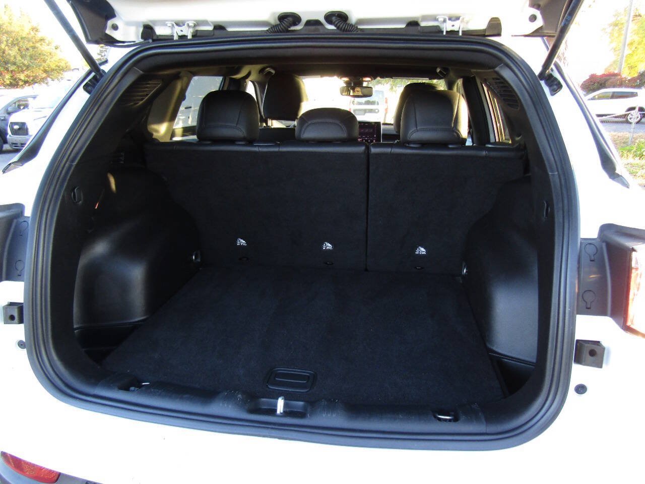 Used 2025 Jeep Compass Trailhawk AWD/4WD image 18