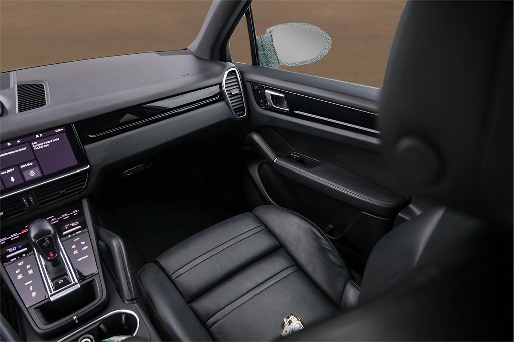 Used 2020 Porsche Cayenne S image 19
