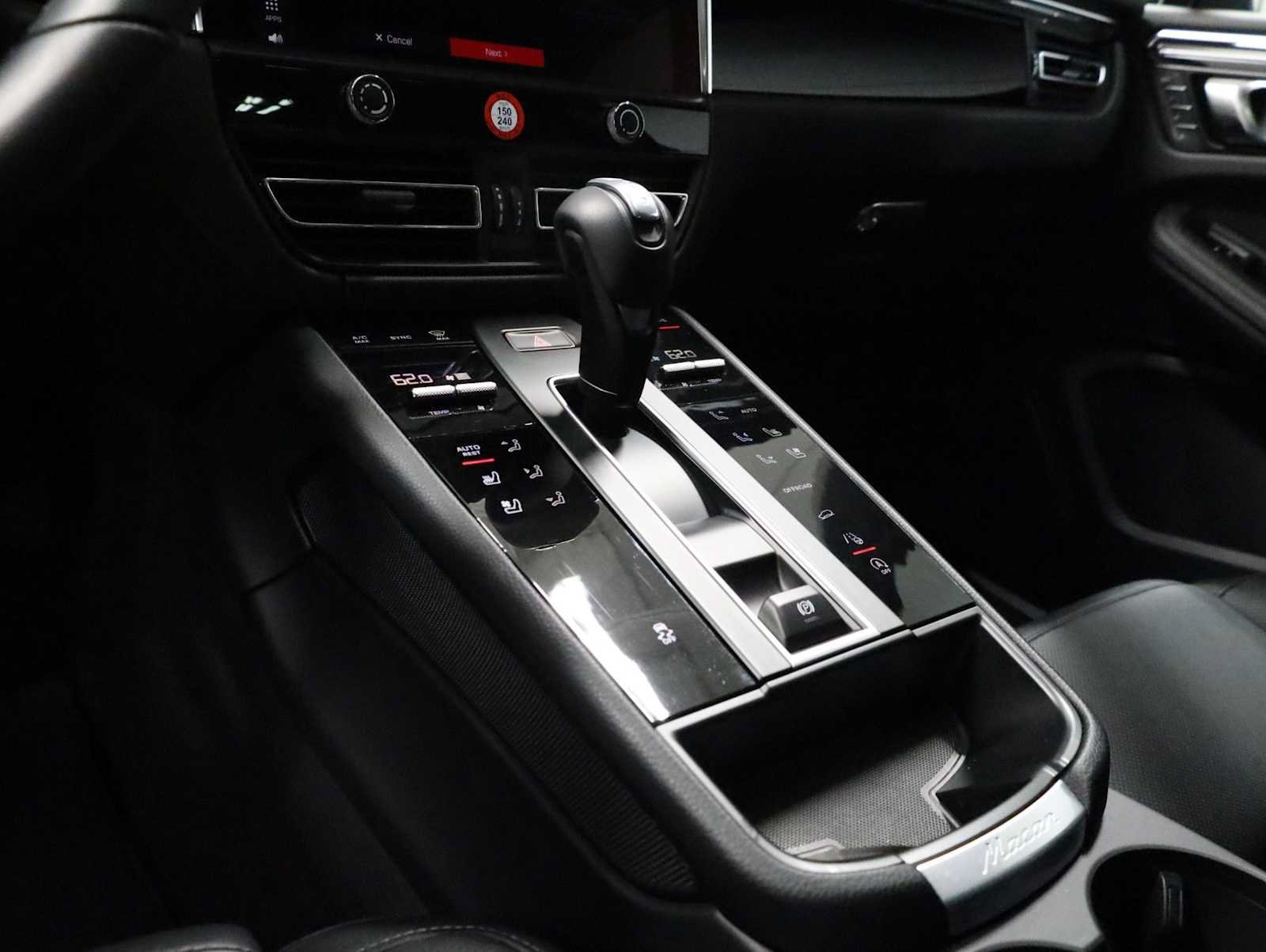 Certified 2026 Porsche Macan AWD/4WD image 29