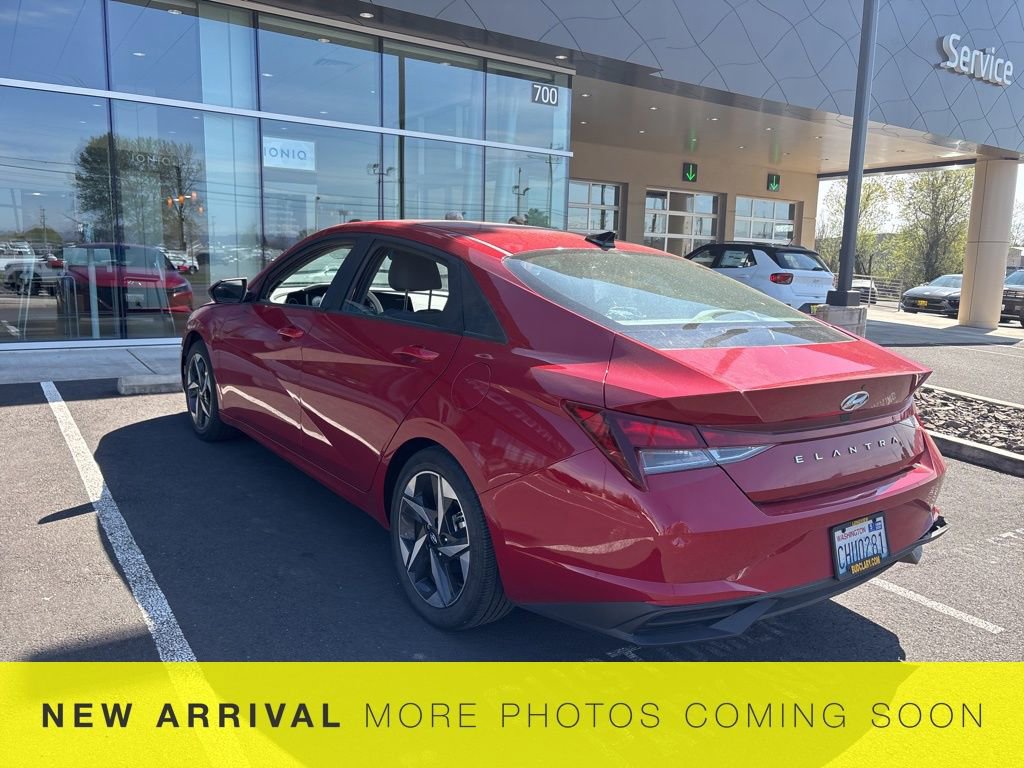 Used 2023 Hyundai Elantra SEL w/ Convenience Package image 9