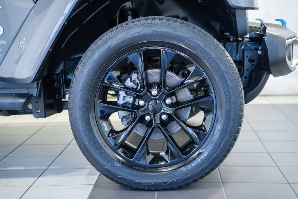 Used 2023 Jeep Wrangler Unlimited Sahara w/ Cold Weather Group AWD/4WD image 23