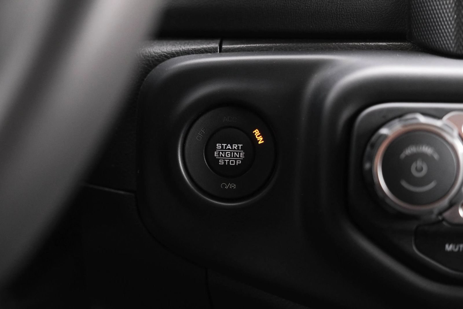 Used 2023 Jeep Wrangler Unlimited Sahara AWD/4WD image 36