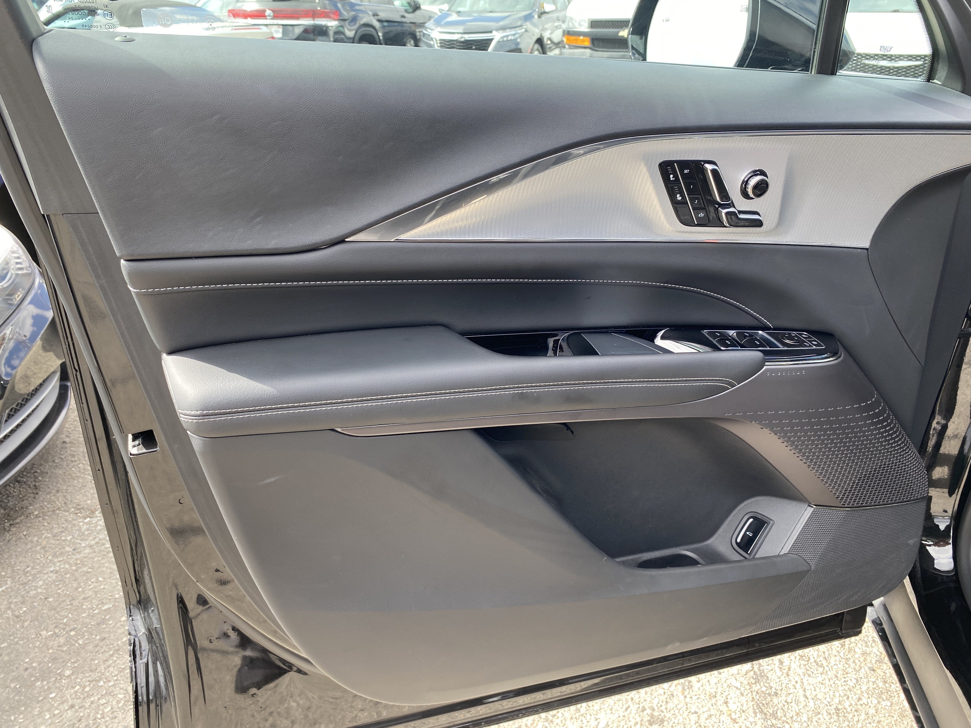 Used 2024 Cadillac Lyriq Tech RWD image 13