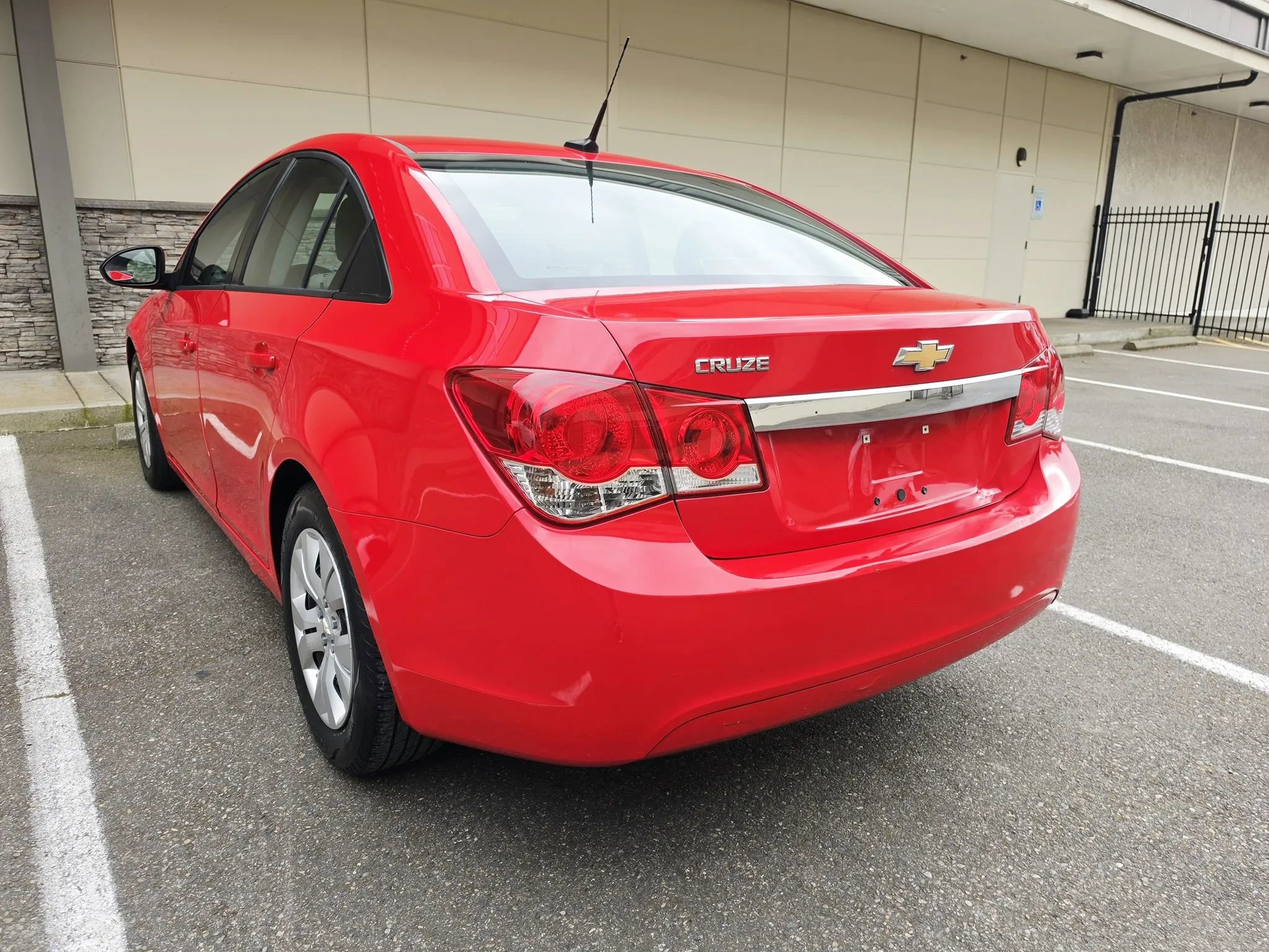 Used 2014 Chevrolet Cruze LS FWD image 3