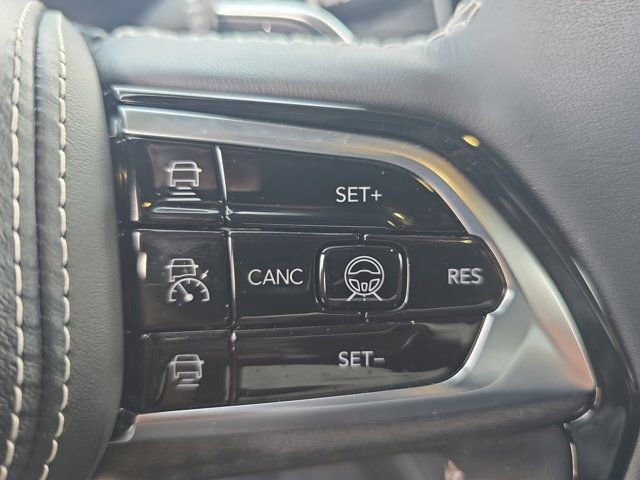 Used 2025 Jeep Grand Cherokee Overland w/ Adv Protech Group III image 17