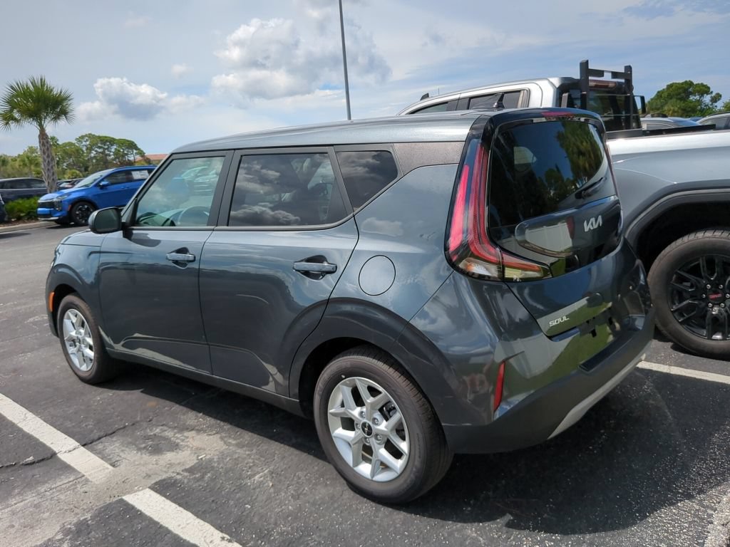 Certified 2025 Kia Soul LX w/ LX Technology Package FWD image 10