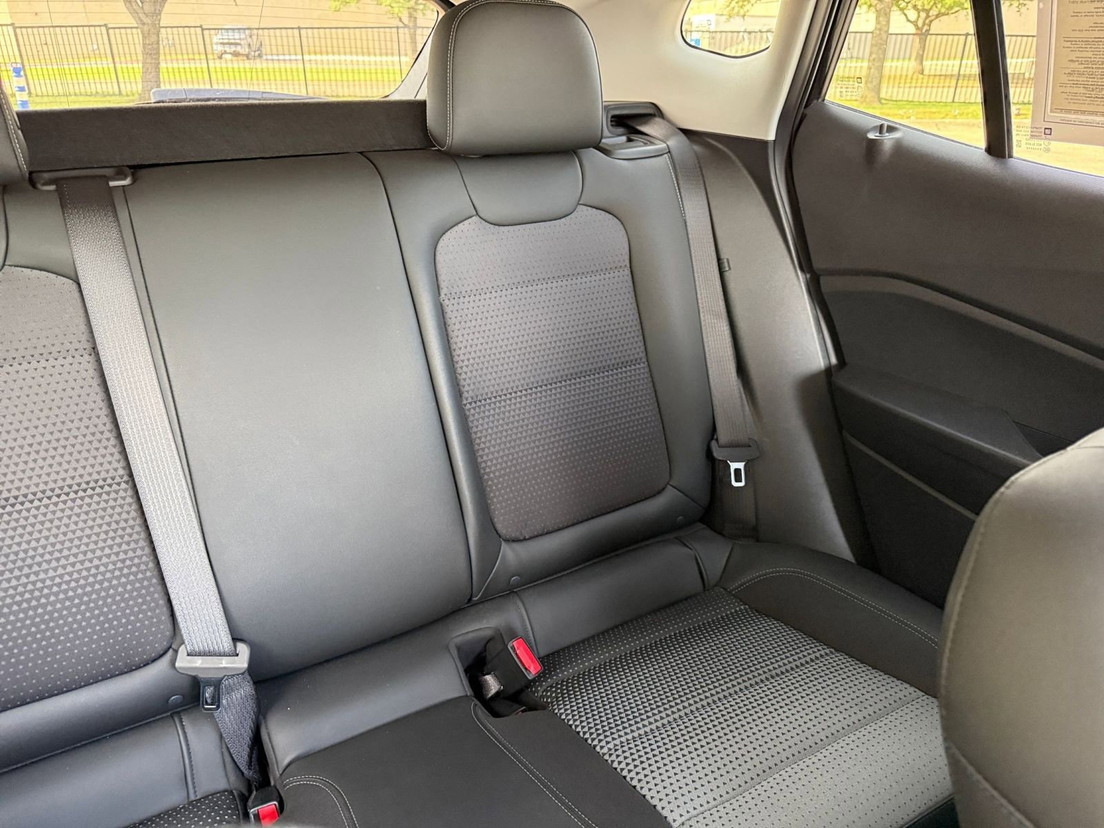 Used 2025 Chevrolet Trax LT FWD image 38