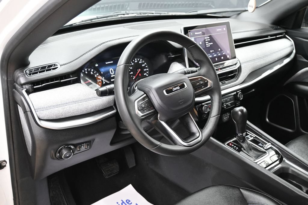 Used 2024 Jeep Compass Latitude AWD/4WD image 17