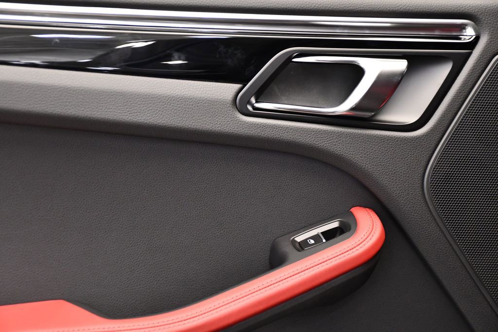 Used 2025 Porsche Macan image 43