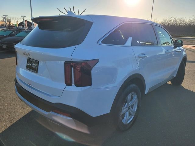 Used 2026 Kia Sorento LX image 4