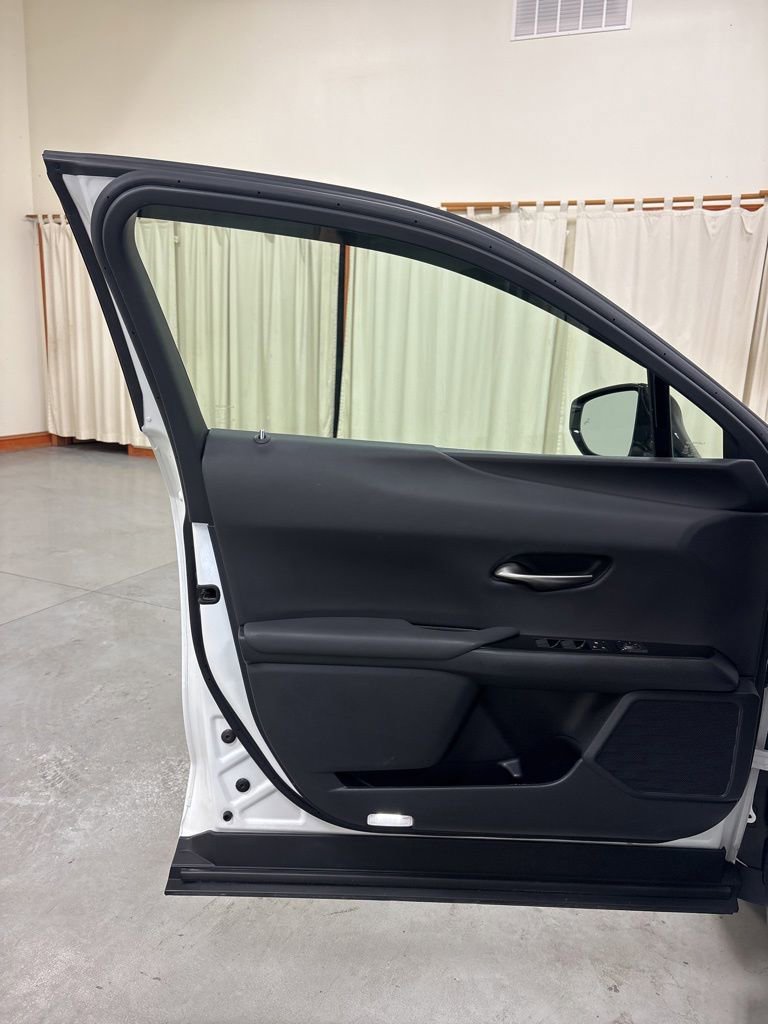 Used 2022 Lexus UX 200 w/ Premium Package FWD image 17