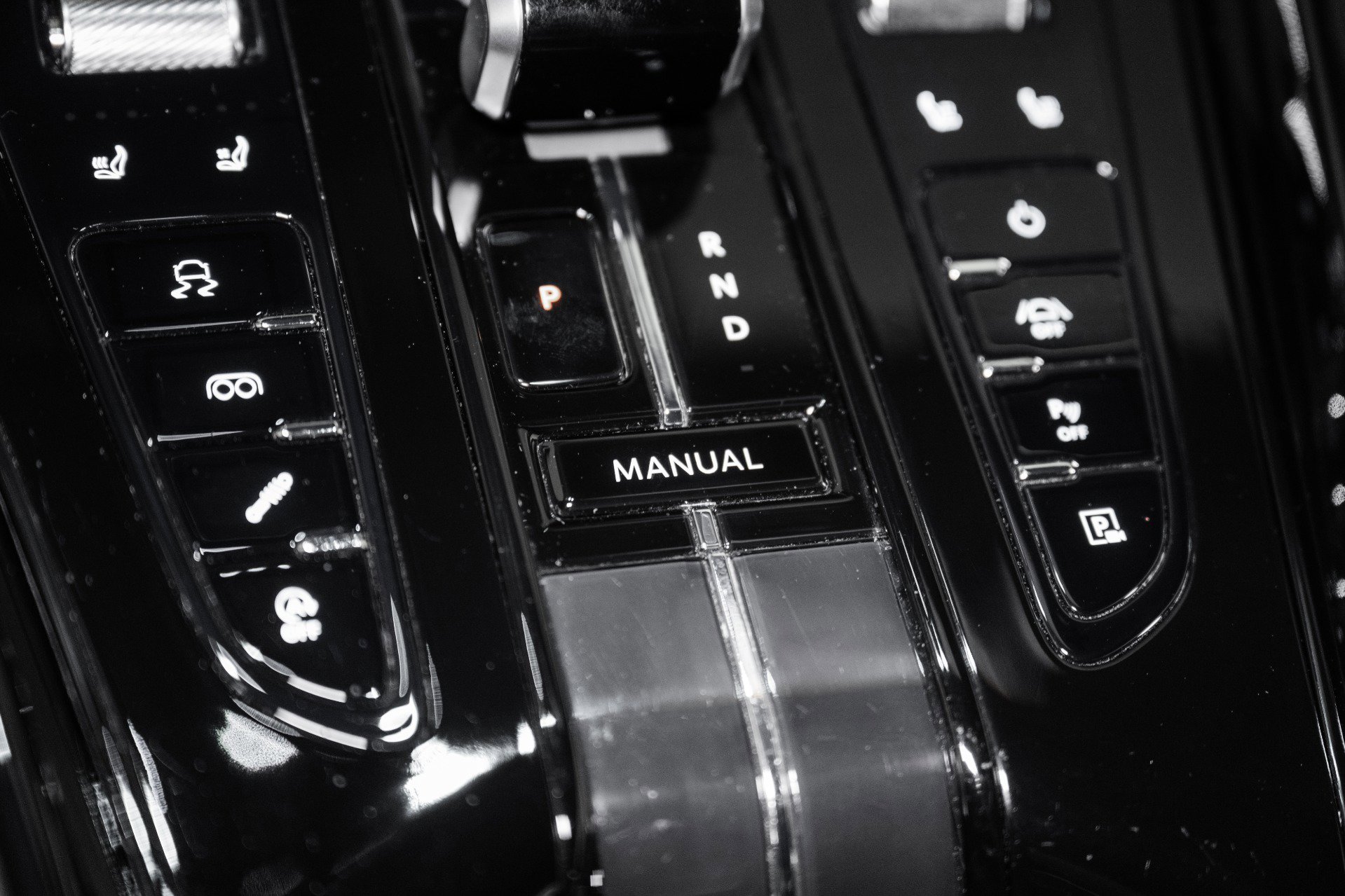 Used 2024 Aston Martin DB12 V8 image 33