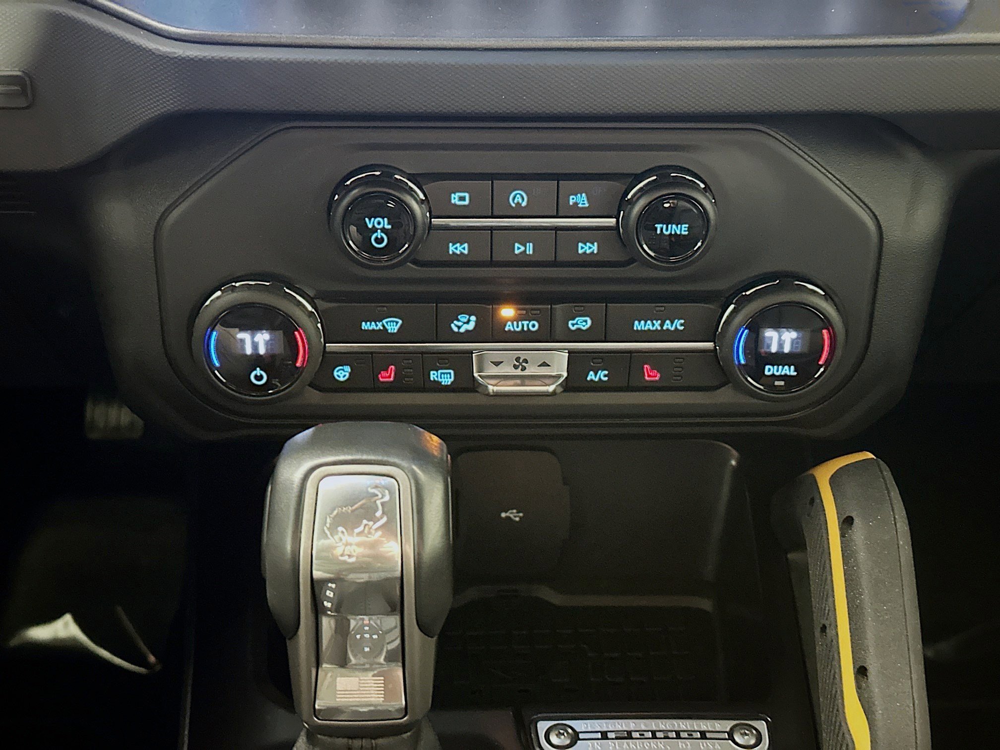 Used 2024 Ford Bronco Badlands image 14