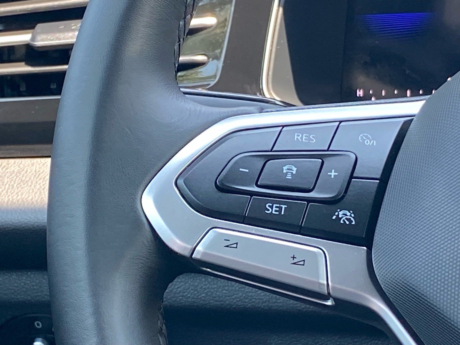 Certified 2025 Volkswagen Jetta Sport FWD image 8