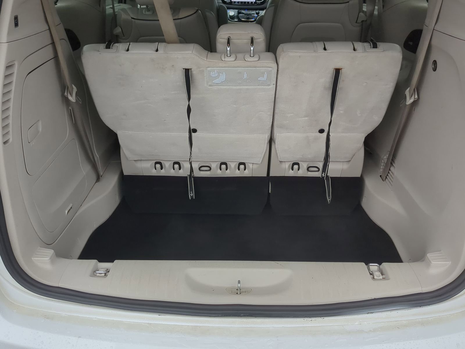 Used 2021 Chrysler Pacifica Touring-L FWD image 40