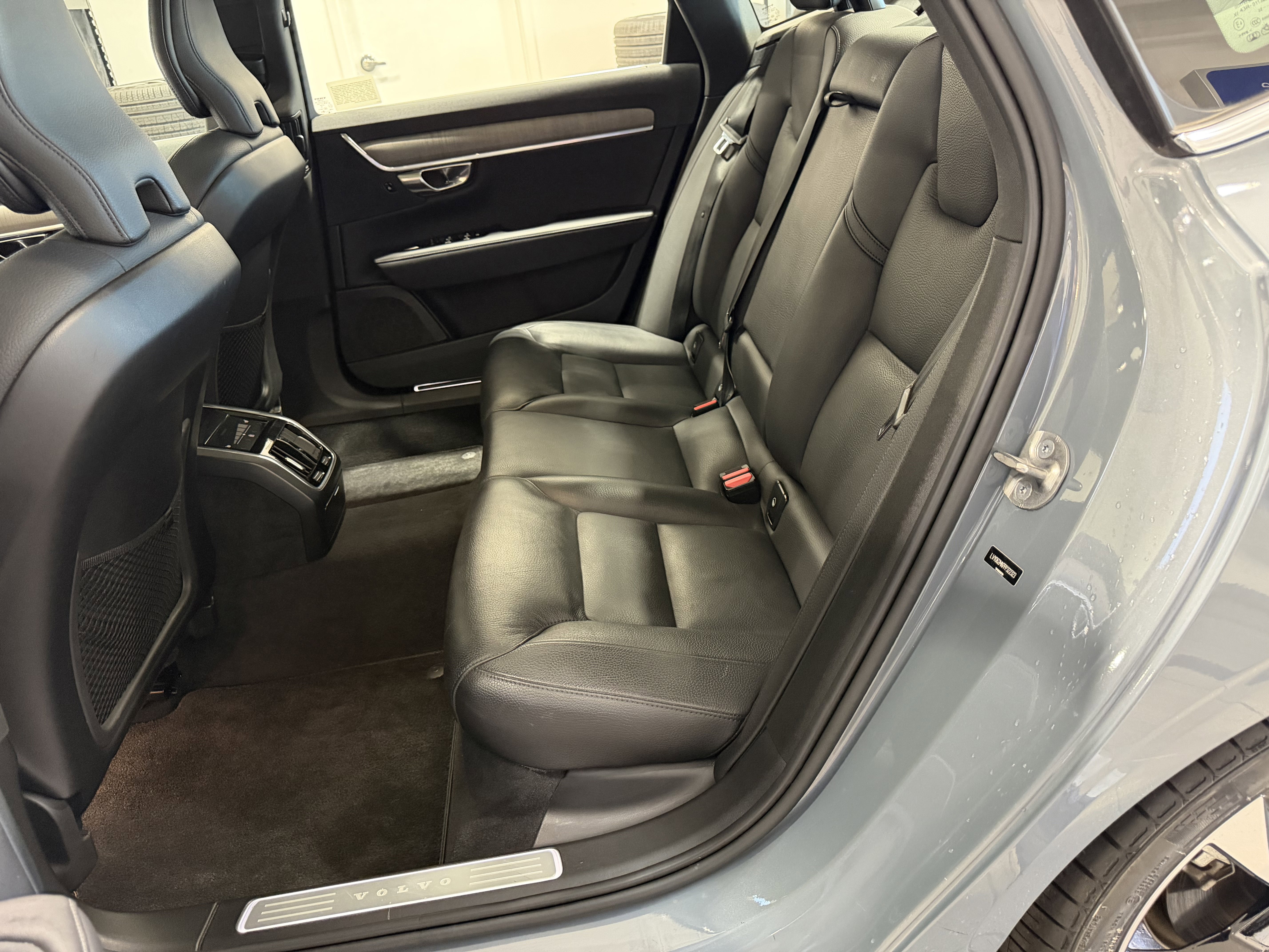 Used 2023 Volvo S90 B6 Plus AWD/4WD image 23