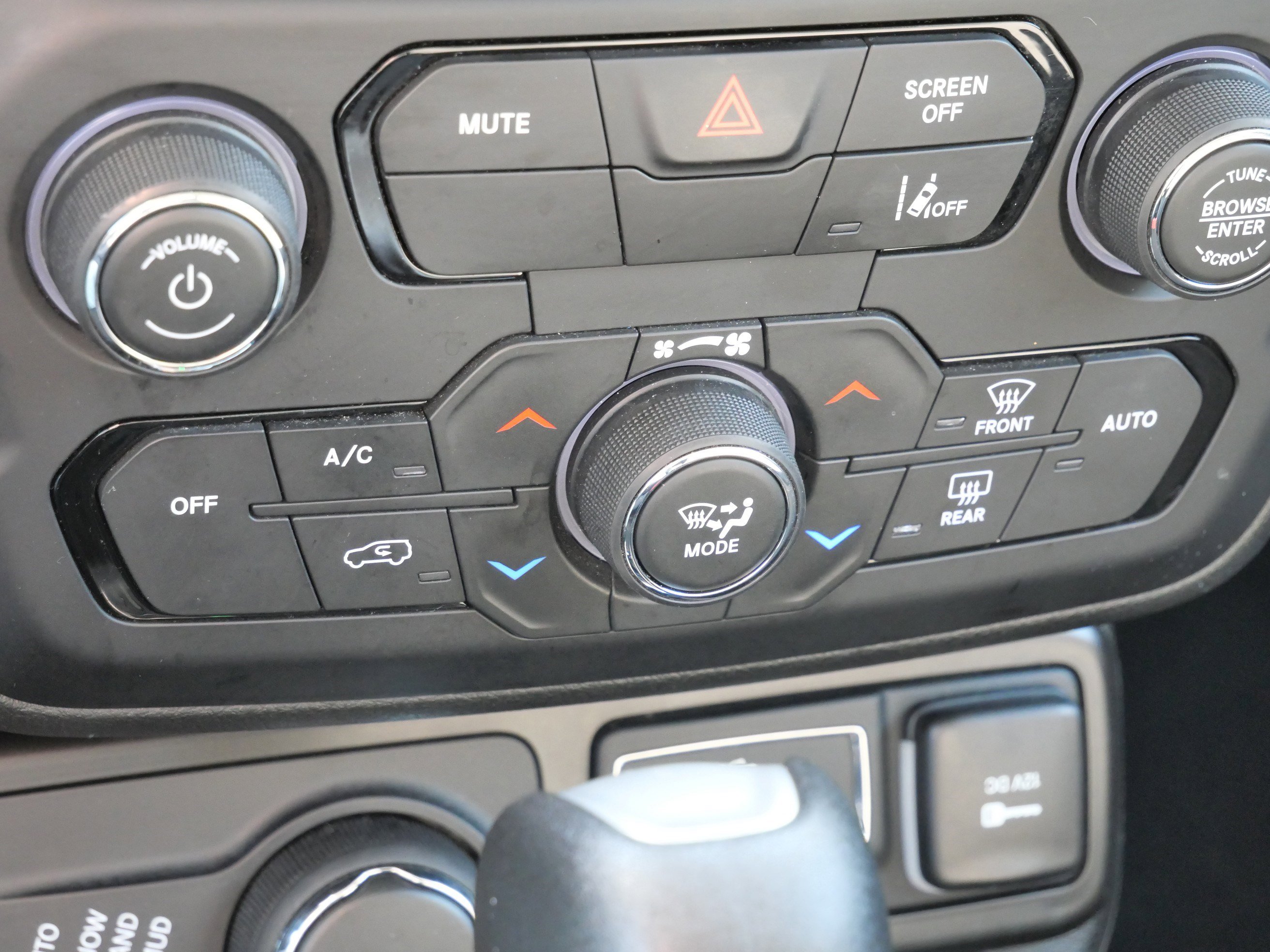 Used 2023 Jeep Renegade Latitude AWD/4WD image 24