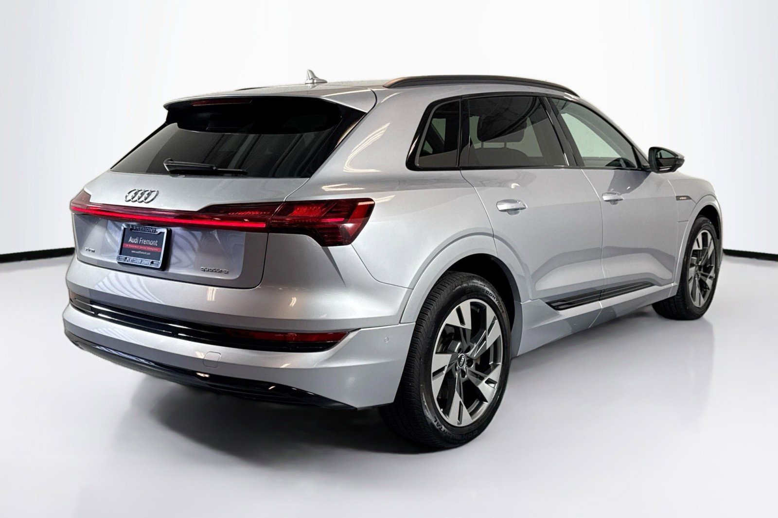 Used 2022 Audi e-tron Premium w/ Convenience Plus Package image 5