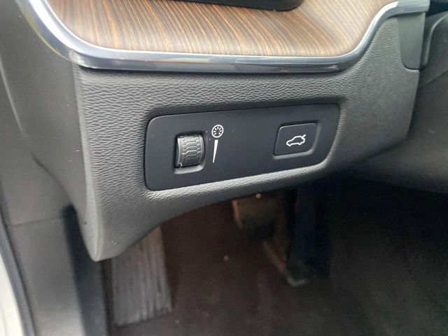 Used 2021 Volvo XC60 T5 Momentum w/ Protection Package Premier image 16