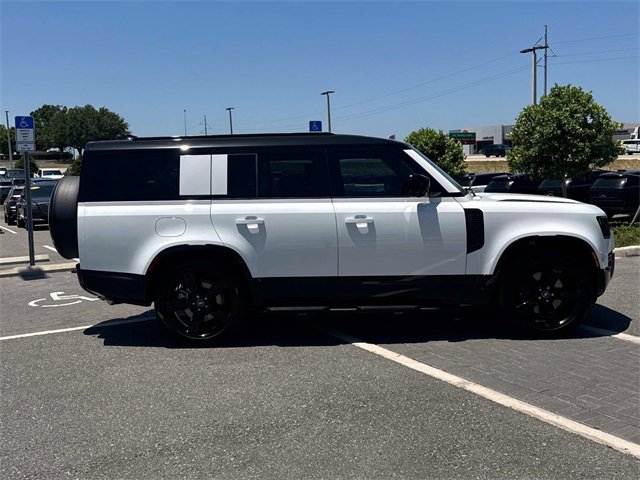 New 2025 Land Rover Defender 130 X-Dynamic SE image 7