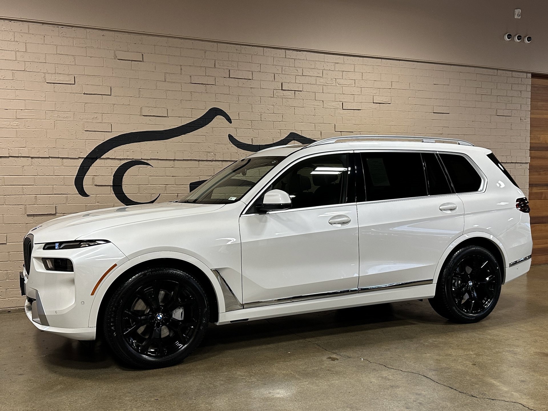 Used 2025 BMW X7 xDrive40i w/ Premium Package image 8