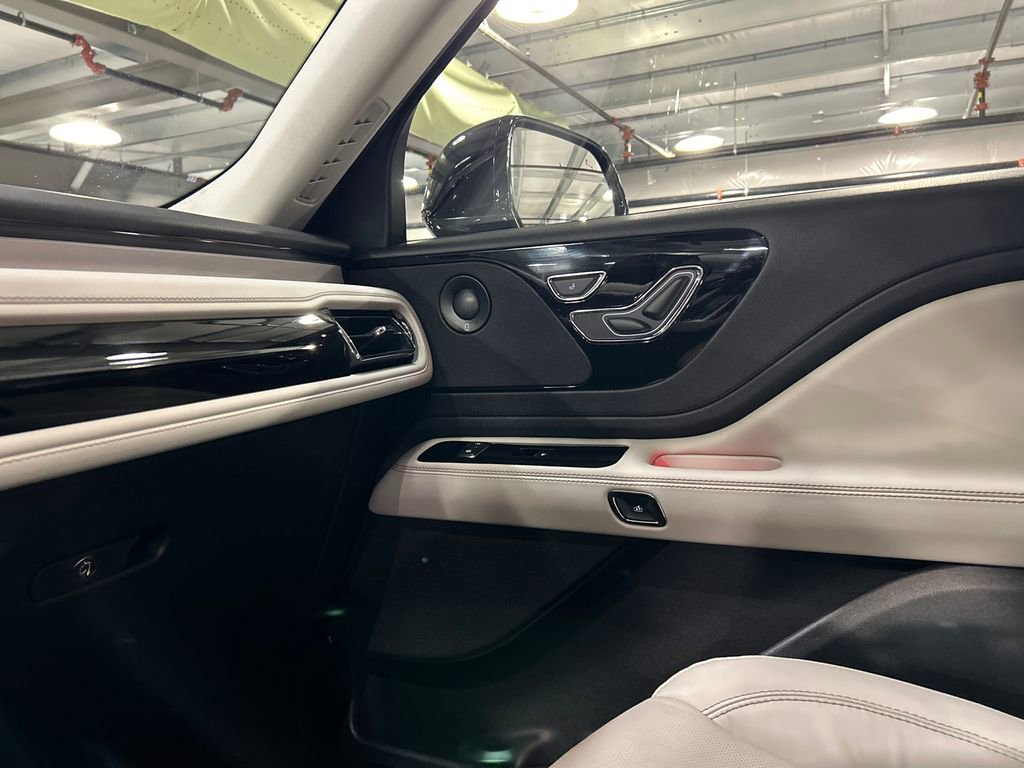 Used 2026 Lincoln Aviator Reserve w/ Illumination Package image 19