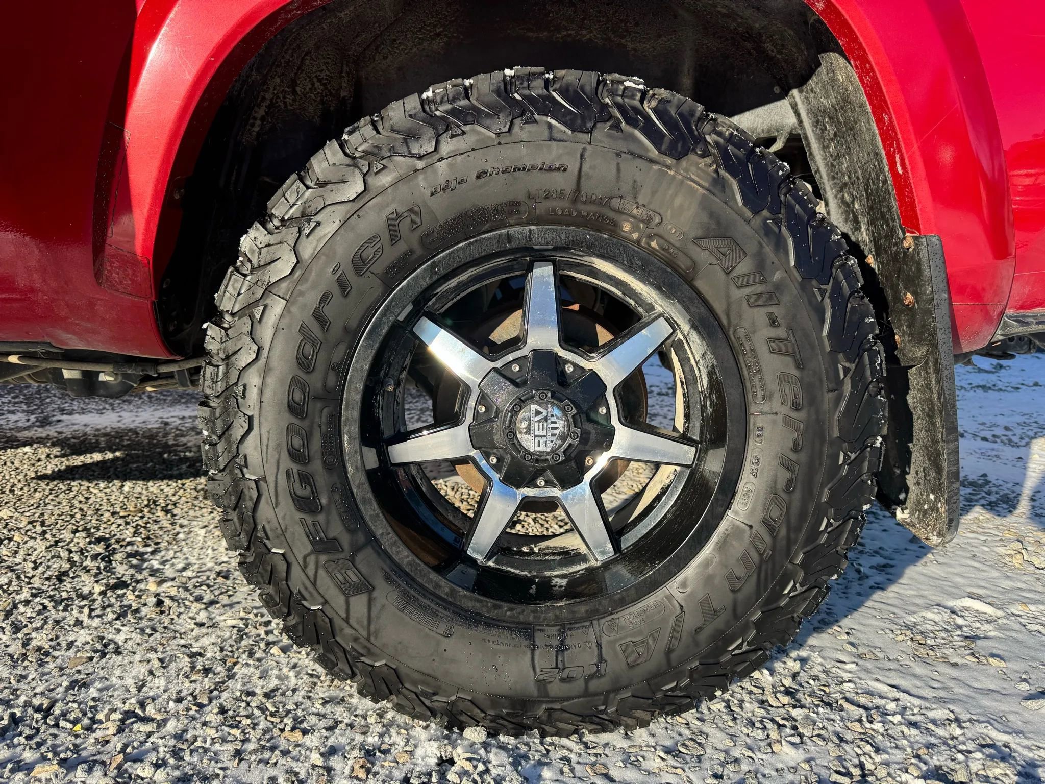Used 2018 Toyota Tacoma SR5 w/ SR5 Appearance Package (SM) image 19